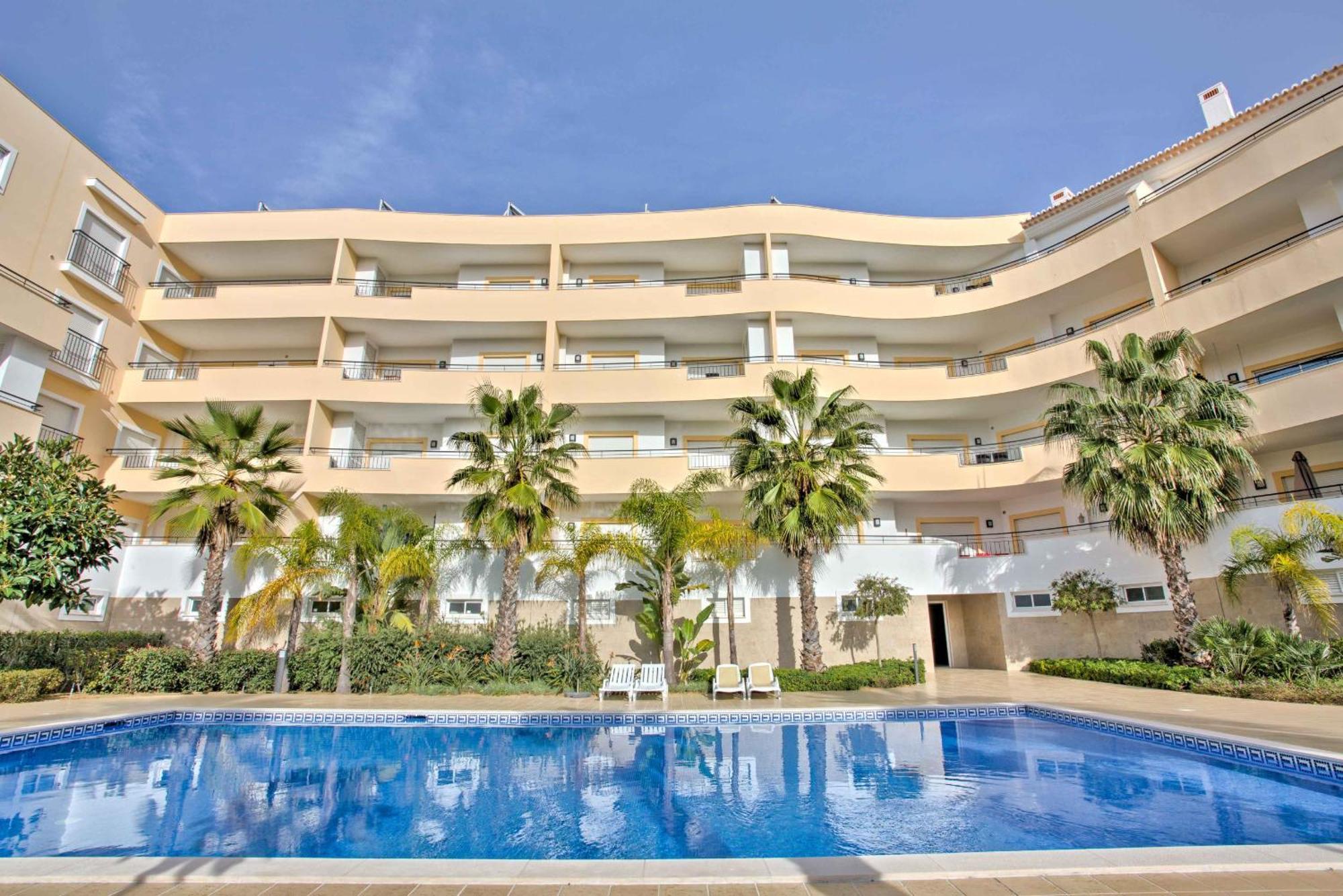 Apartment Palm Tree With Pool By Homing Lagos